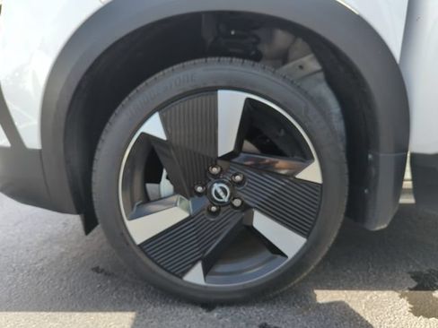 Certified 2025 Nissan Kicks SR FWD image 45