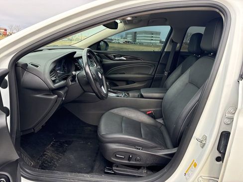 Used 2018 Buick Regal Essence w/ Driver Confidence Package #1 image 16