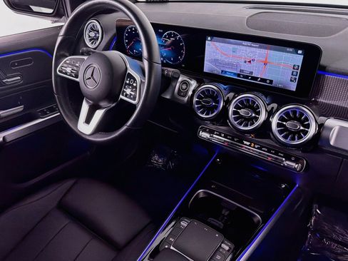 Used 2022 Mercedes-Benz GLB 250 w/ Premium Package Lite image 16