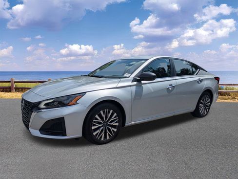 Used 2025 Nissan Altima 2.5 SV FWD image 4