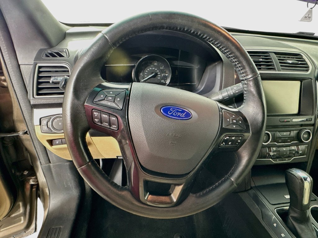 Used 2016 Ford Explorer XLT w/ Equipment Group 202A FWD image 11