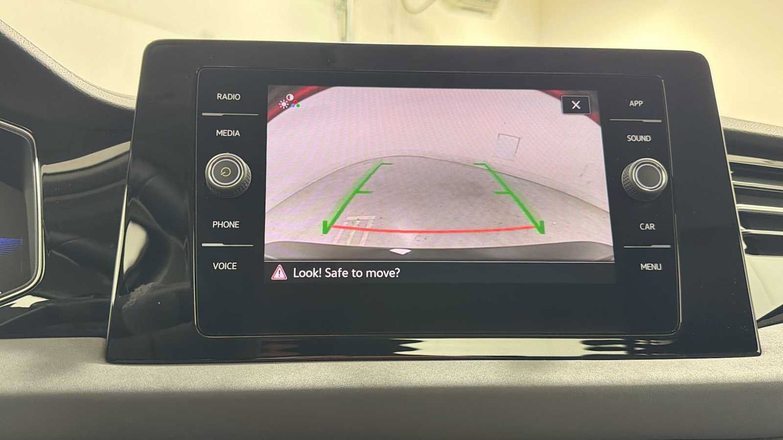 Used 2025 Volkswagen Jetta SE FWD image 19