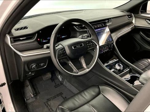 Used 2024 Jeep Grand Cherokee Limited w/ Luxury Tech Group II AWD/4WD image 16