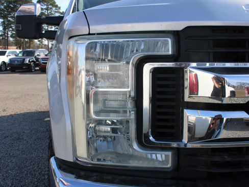 Used 2017 Ford F250 XLT w/ XLT Premium Package image 6