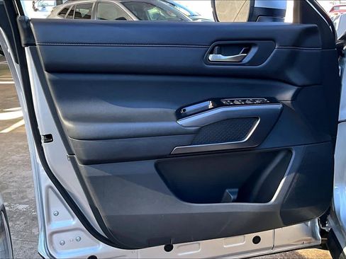 Used 2023 Nissan Pathfinder SL image 23