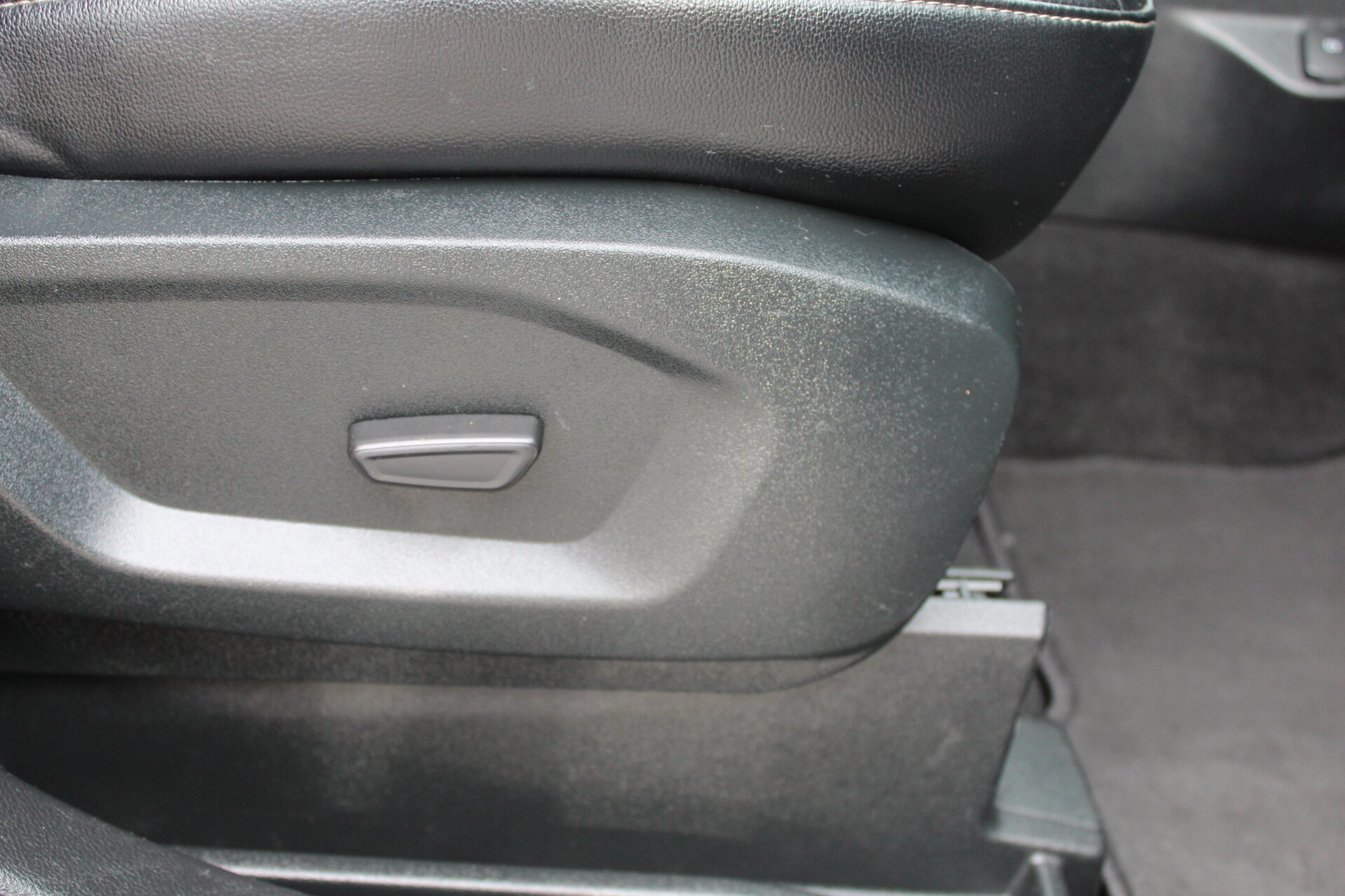 Used 2022 Ford Edge SEL AWD/4WD image 15