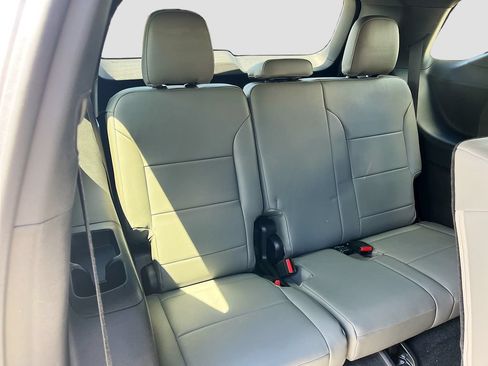 Used 2024 Chevrolet Traverse LT FWD image 27