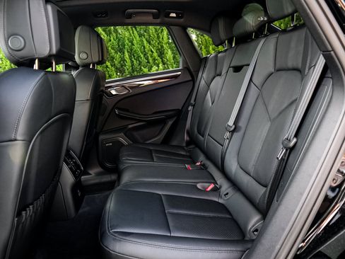 Used 2026 Porsche Macan w/ Premium Package Plus AWD/4WD image 30