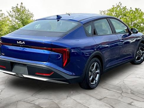 Used 2025 Kia K4 LXS image 2
