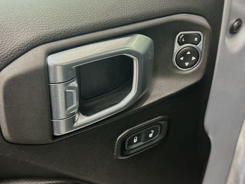 Used 2023 Jeep Wrangler Unlimited w/ Cold Weather Group AWD/4WD image 15