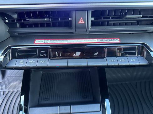 Used 2025 Toyota Prius LE image 18