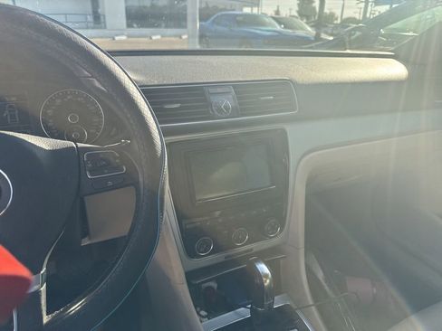 Used 2013 Volkswagen Passat 2.5 SE FWD image 21