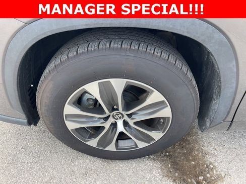 Used 2023 Toyota Highlander XLE image 33