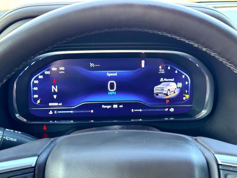 Used 2023 Chevrolet Tahoe Z71 w/ Luxury Package image 28