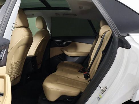 Used 2019 Audi Q8 Premium image 12