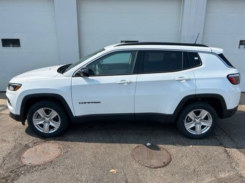 Certified 2022 Jeep Compass Latitude w/ Convenience Group AWD/4WD image 3