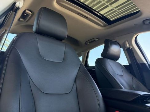 Used 2017 Ford Fusion Titanium FWD image 19