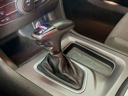 Used 2022 Dodge Charger SXT RWD image 17