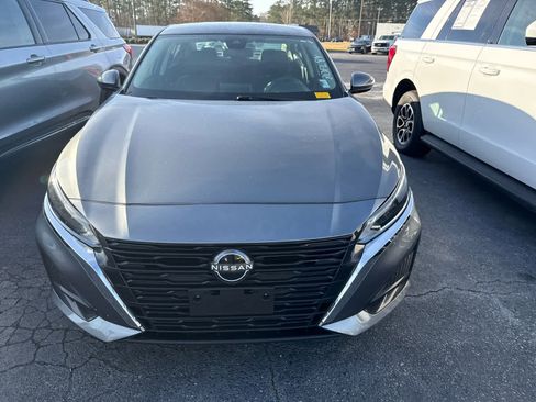 Used 2023 Nissan Altima 2.5 SV image 10