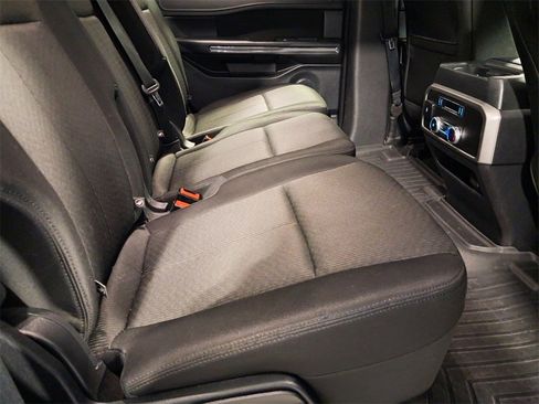 Used 2019 Ford Expedition XLT image 15