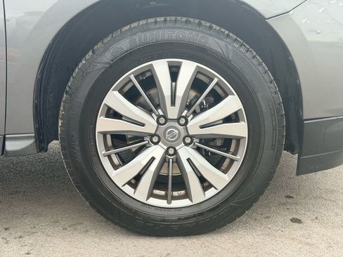 Used 2019 Nissan Pathfinder SV image 28