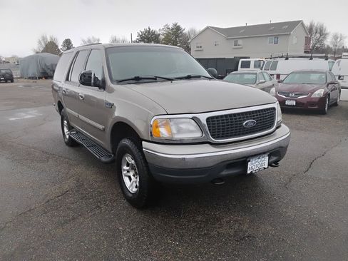 Used 2001 Ford Expedition XLT image 3