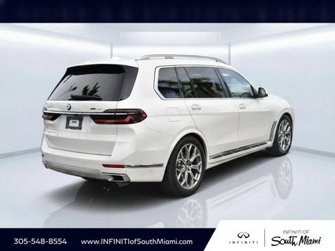 Used 2025 BMW X7 xDrive40i AWD/4WD image 4