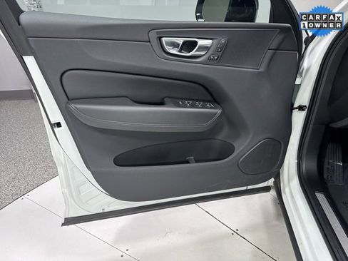 Used 2025 Volvo XC60 B5 Plus image 9