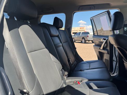Used 2017 Lexus GX 460 image 32