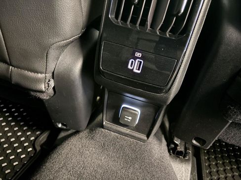 Used 2023 Jeep Compass Latitude w/ Sun and Sound Group AWD/4WD image 16