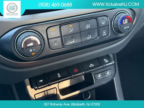 Used 2015 Chevrolet Colorado Z71 AWD/4WD image 17