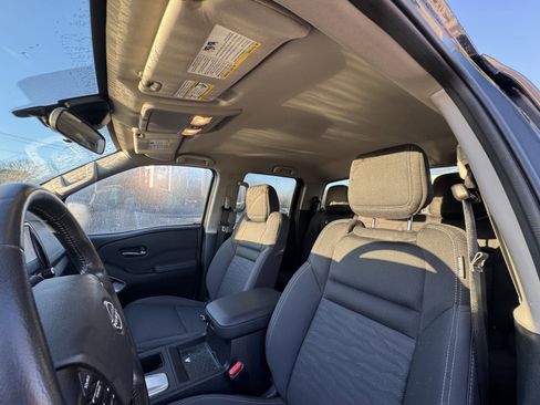 Used 2024 Nissan Frontier SV w/ SV Convenience Package image 9