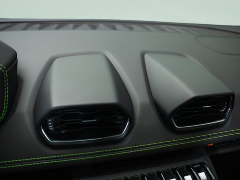 Used 2020 Lamborghini Huracan EVO AWD/4WD image 13