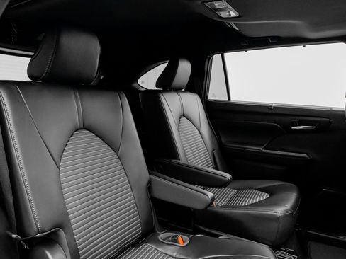 Used 2023 Toyota Highlander XSE image 31