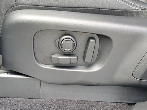 New 2025 Land Rover Discovery S image 27