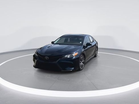 Used 2019 Toyota Camry SE image 3