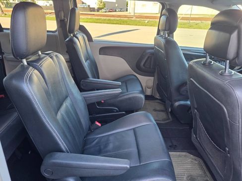 Used 2016 Chrysler Town & Country Touring FWD image 24