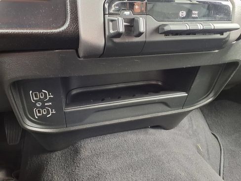 Used 2024 RAM 2500 Big Horn AWD/4WD image 10