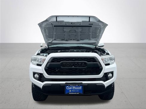 Used 2019 Toyota Tacoma SR5 AWD/4WD image 4