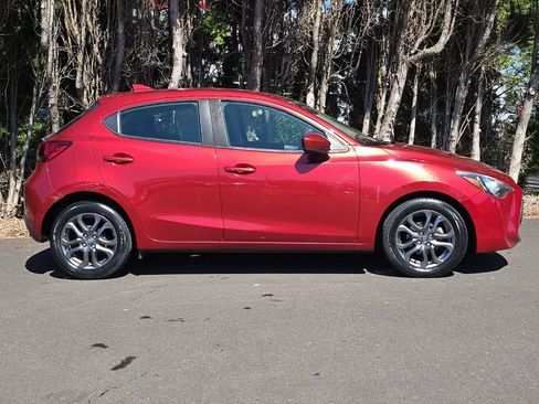 Used 2020 Toyota Yaris LE FWD image 3