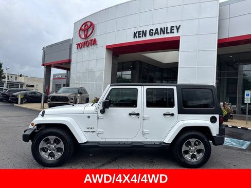 Used 2018 Jeep Wrangler Unlimited Sahara w/ Connectivity Group AWD/4WD image 3