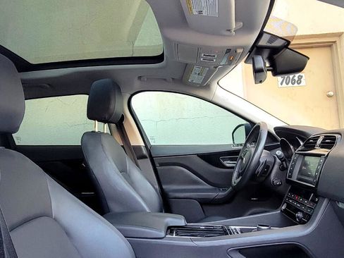 Used 2018 Jaguar F-PACE Premium image 20