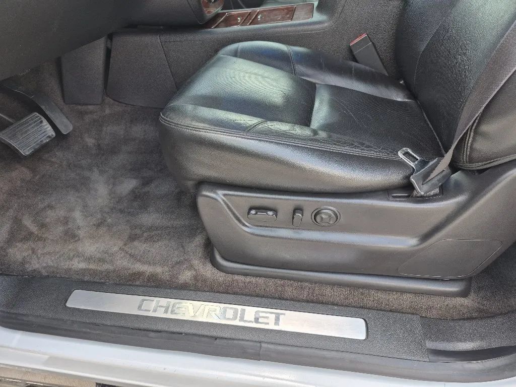 Used 2012 Chevrolet Tahoe LTZ RWD image 17