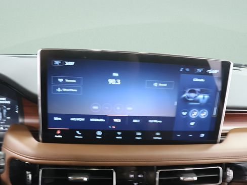 Used 2023 Lincoln Nautilus Reserve w/ Equipment Group 201A AWD/4WD image 12