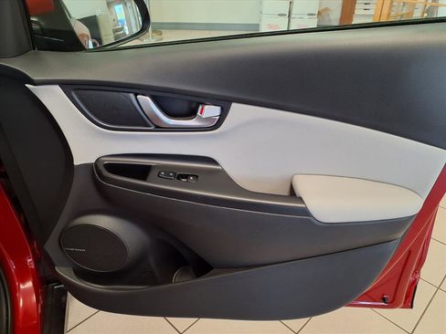 Used 2023 Hyundai Kona Limited image 11