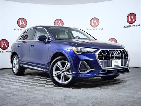 Certified 2022 Audi Q3 2.0T Premium w/ Convenience Package image 1