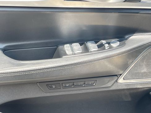 Used 2020 BMW 740i w/ M Sport Package RWD image 19