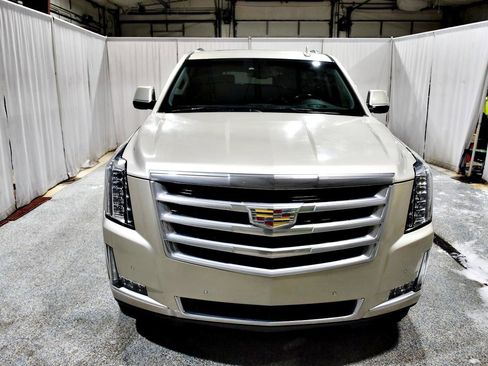 Used 2016 Cadillac Escalade ESV Luxury image 25