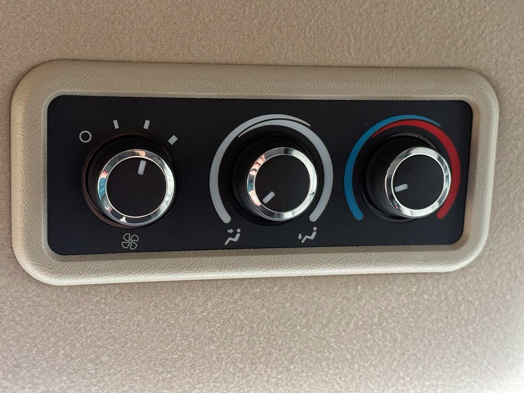 Used 2025 Chevrolet Express 3500 LT w/ LT Preferred Equipment Group RWD image 25