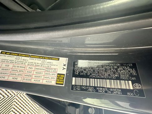 Used 2024 Toyota Prius LE FWD image 12